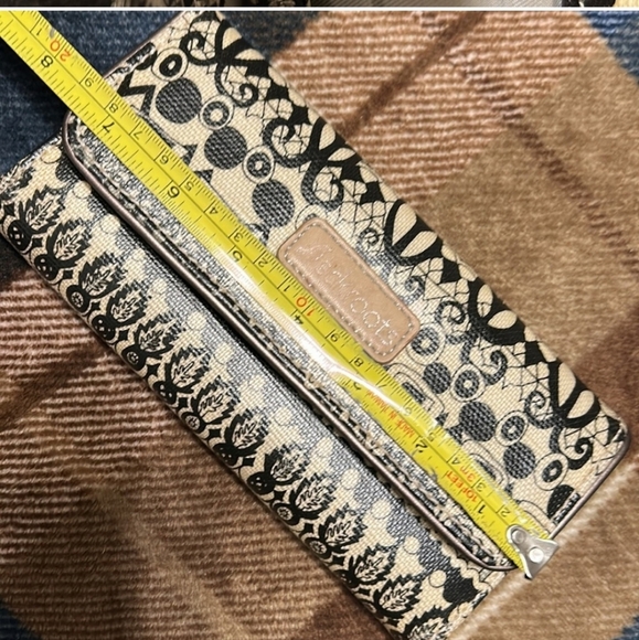 Sakroots Black and Beige Patterned Wallet - Picture 11 of 15